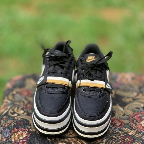 nike platform tennis shoes